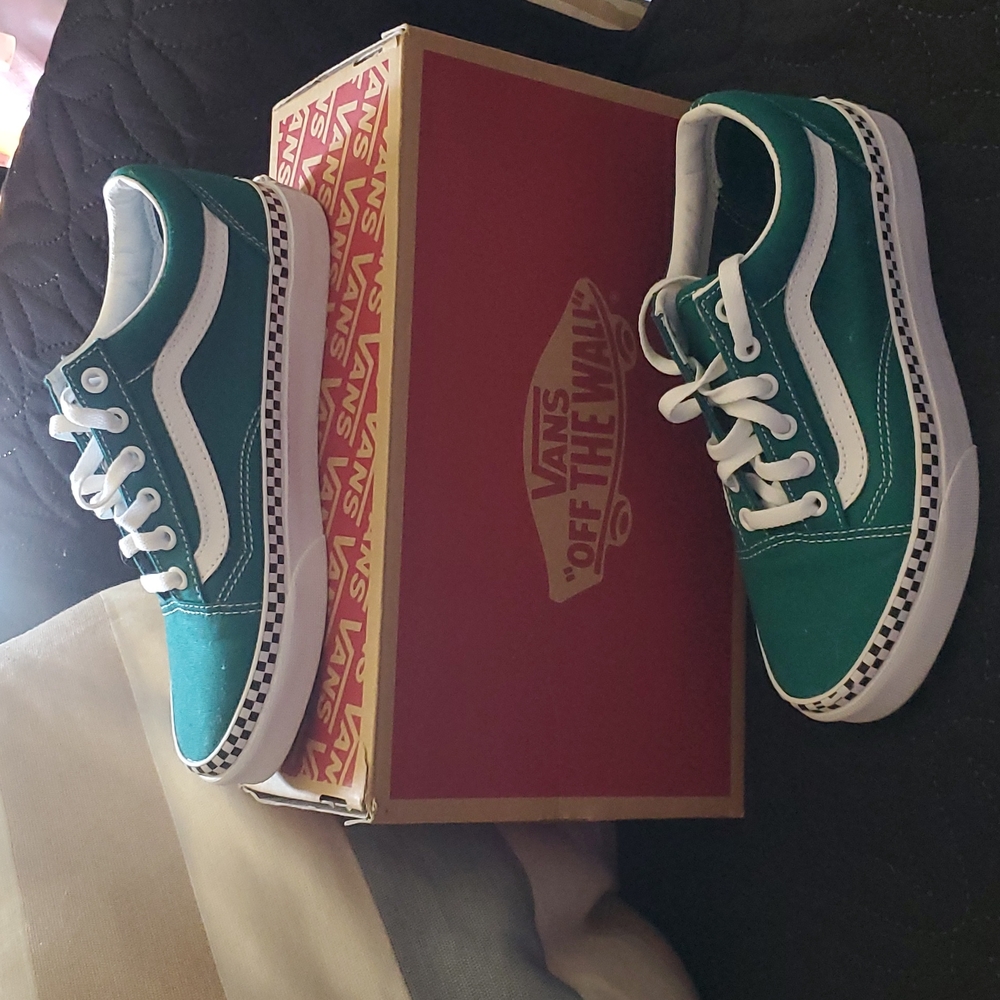 NWOT VANS "OFF THE WALL"
